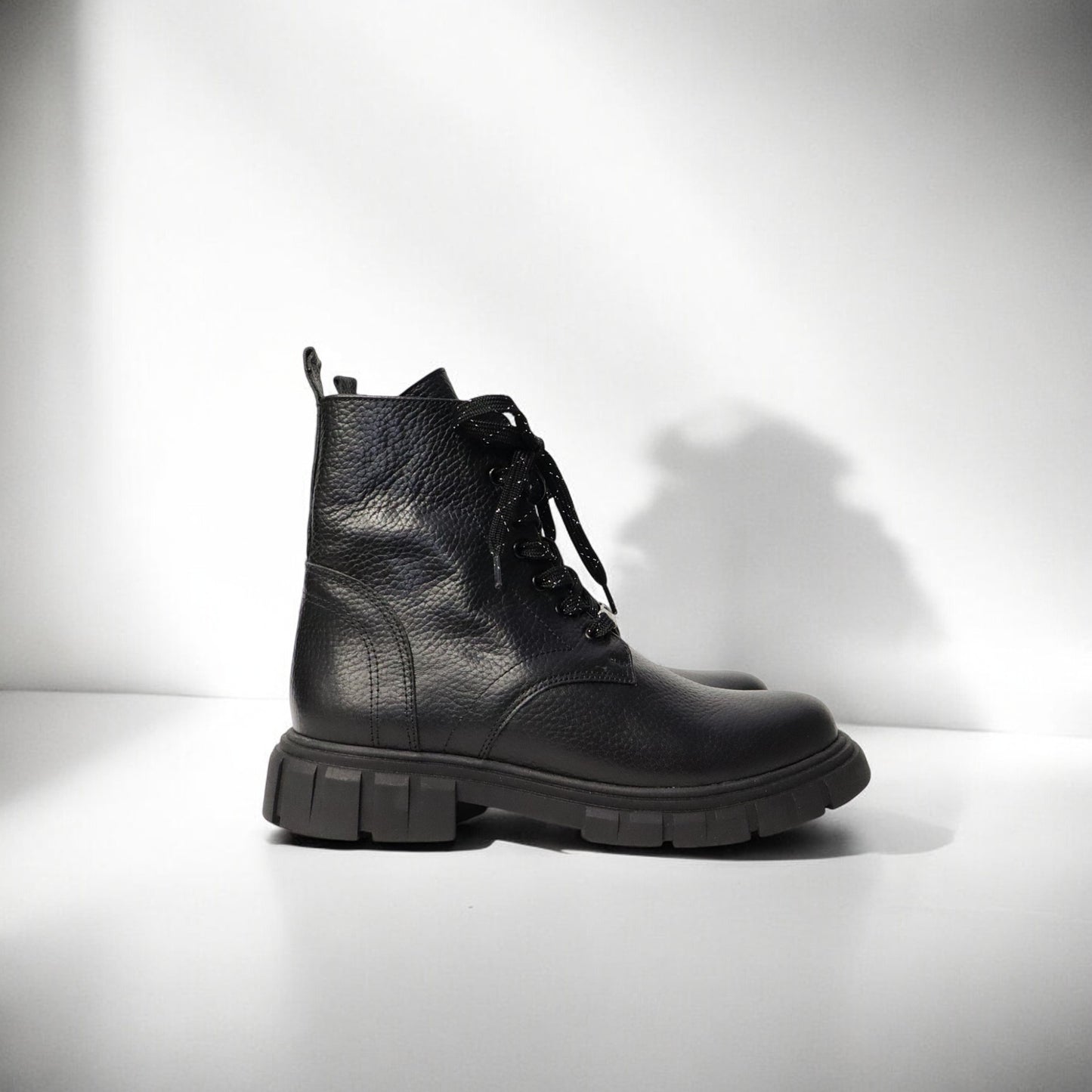 Dames Laarsje Zwart Leer met Fijne Structuur