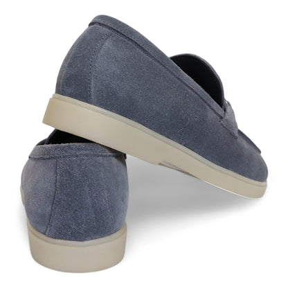 Heren Lichtblauwe Suède Loafer met Metaal Detail en Lichte Zool