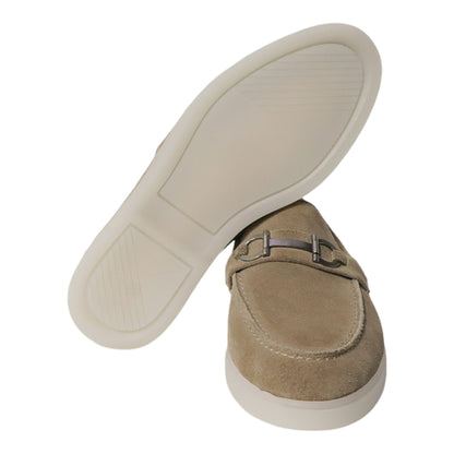 Heren Beige Suède Loafer met Metaal Detail en Lichte Zool